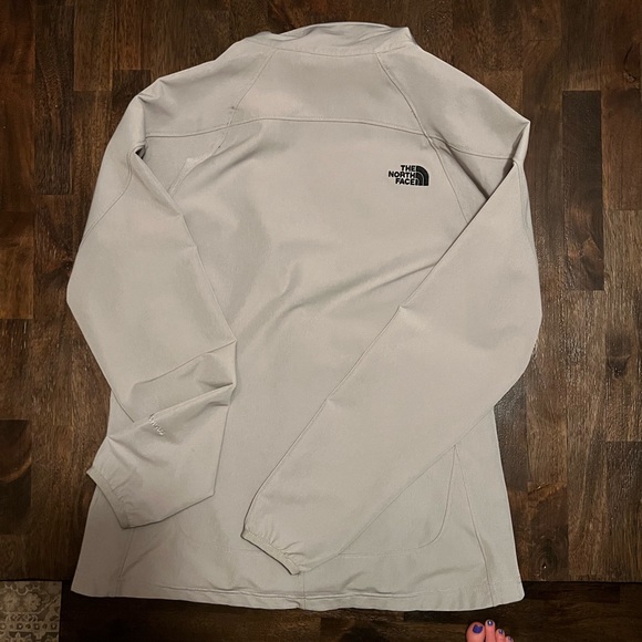 The North Face Nimble Windbreaker - Picture 2 of 4